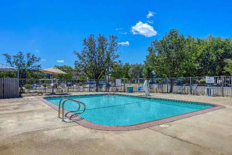 Motel 6-Red Bluff, CA image