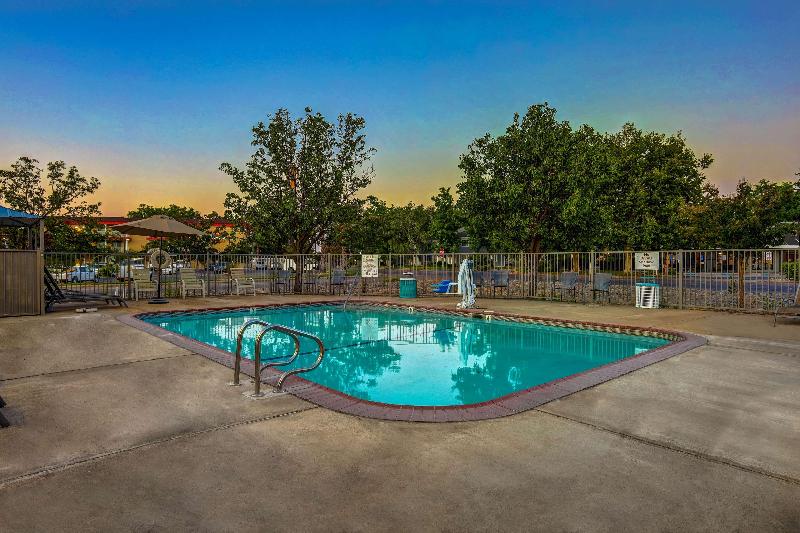 Motel 6-Red Bluff, CA image