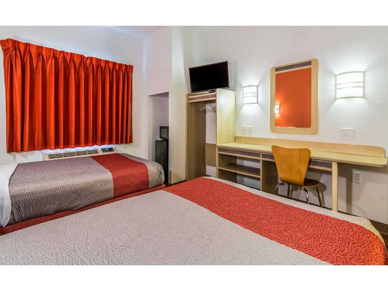 2 Full Beds | Micfridge
