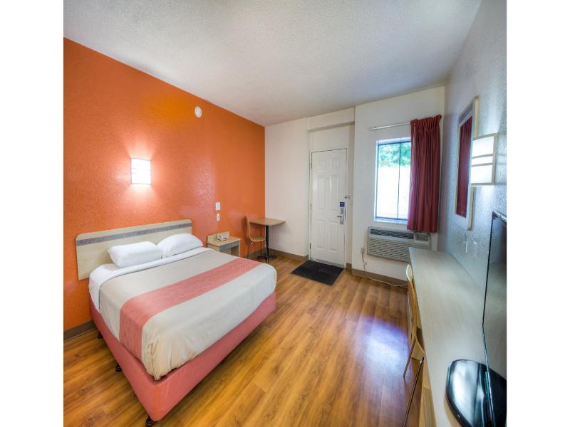 Motel 6 New London Niantic image