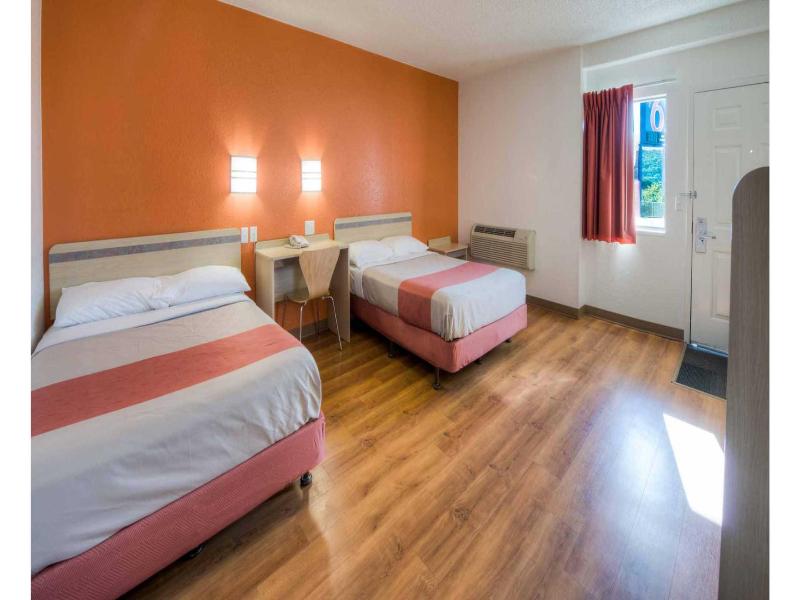 Motel 6 New London Niantic image