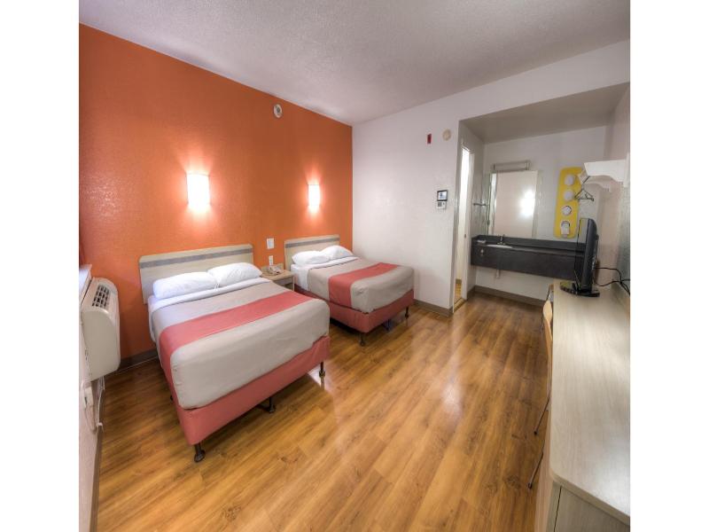 Motel 6 New London Niantic image