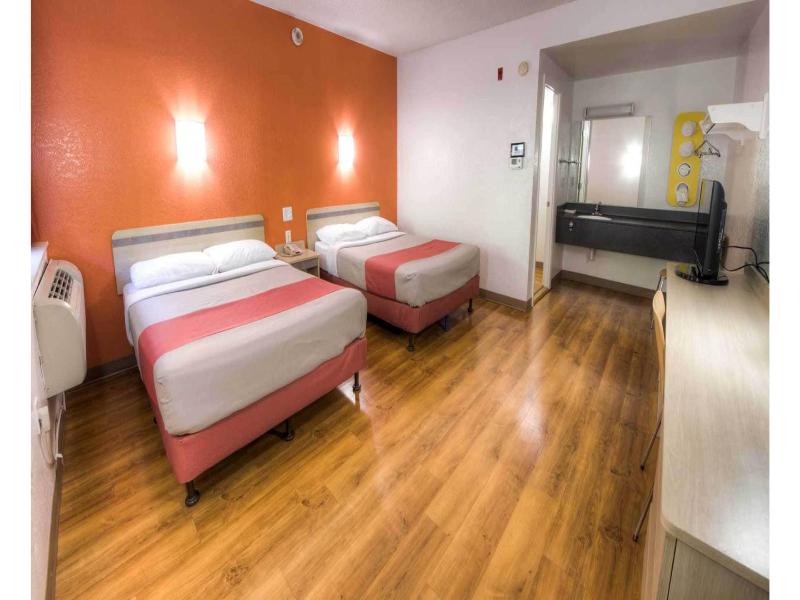 Motel 6 New London Niantic image