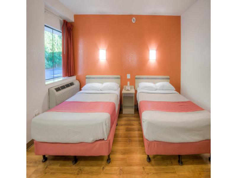 Motel 6 New London Niantic image