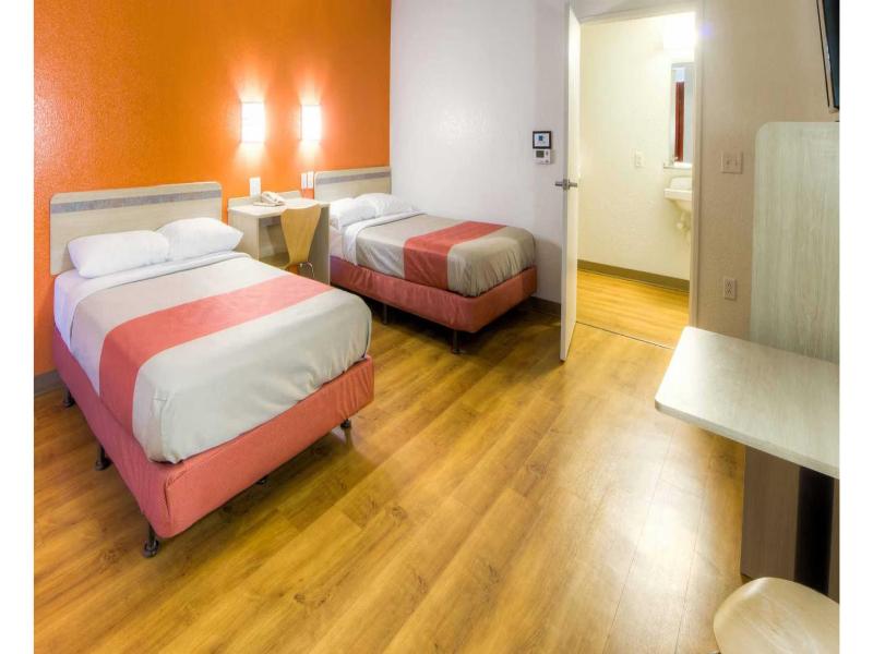 Motel 6 New London Niantic image