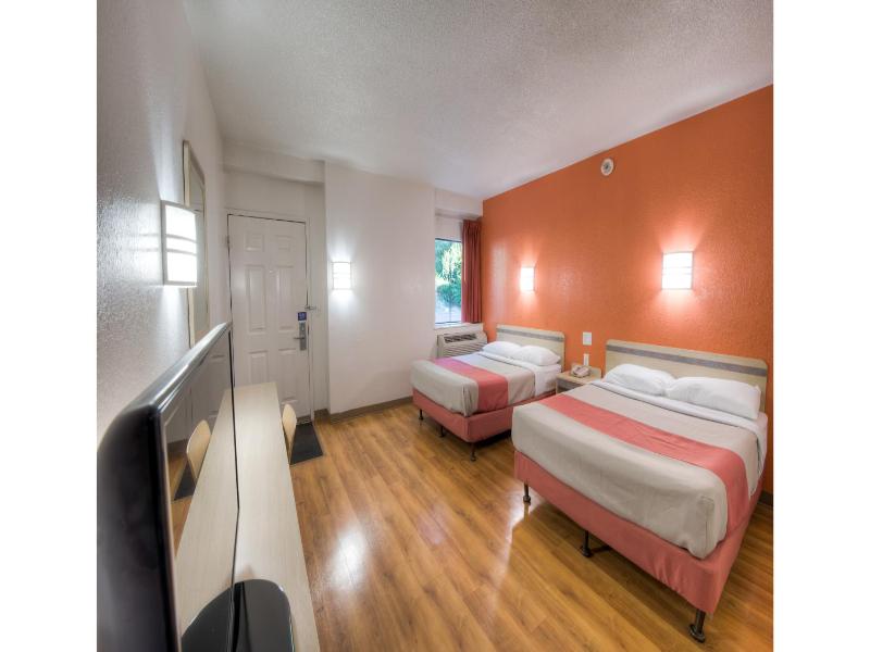 Motel 6 New London Niantic image