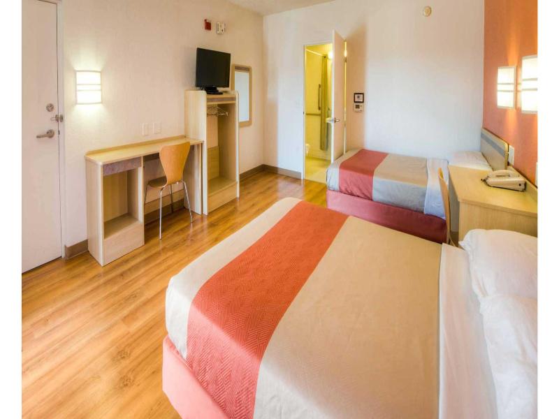 Motel 6 New London Niantic image