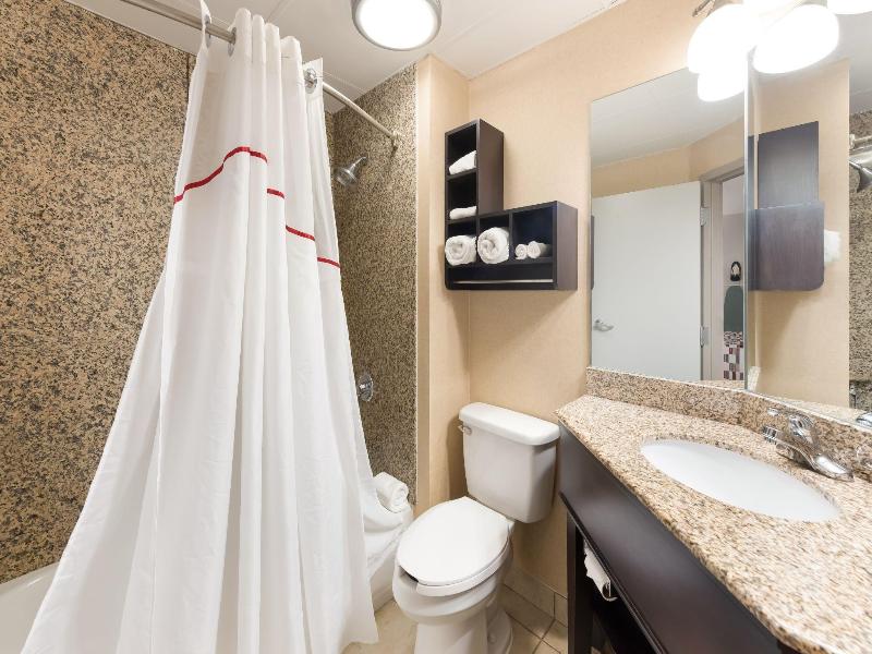 Red Roof Inn & Suites Columbus - West Broad image