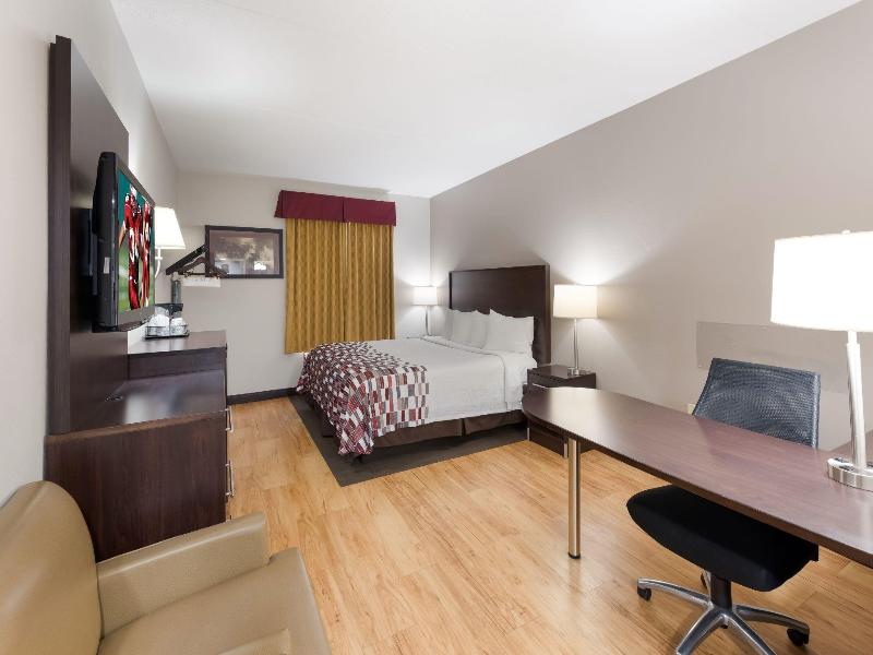 Red Roof Inn & Suites Columbus - West Broad image