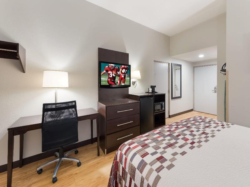 Red Roof Inn & Suites Columbus - West Broad image