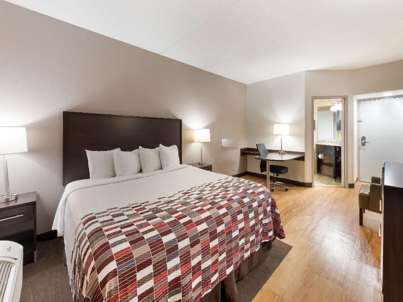 Red Roof Inn & Suites Columbus - West Broad image