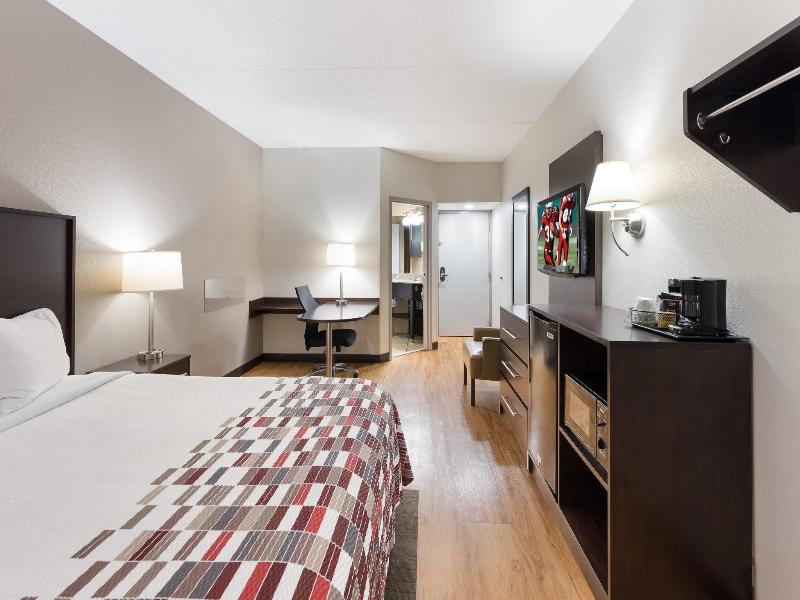Red Roof Inn & Suites Columbus - West Broad image