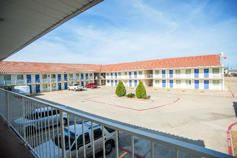 Motel 6 Corsicana Tx image