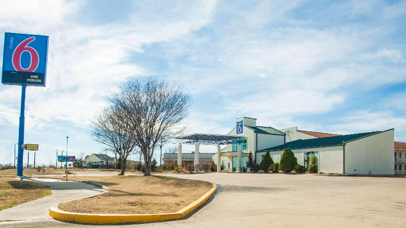 Motel 6 Corsicana Tx image