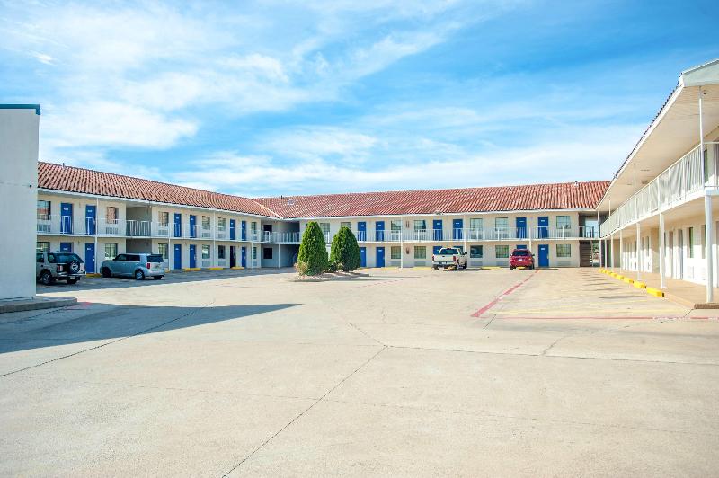 Motel 6 Corsicana Tx image