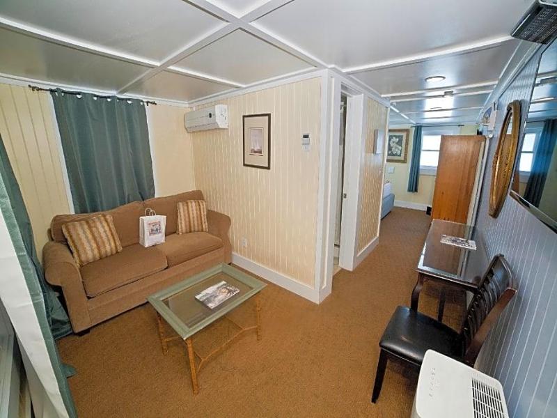 The Georgianne Inn Suites image