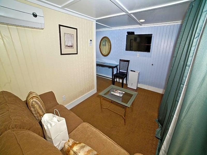 The Georgianne Inn Suites image