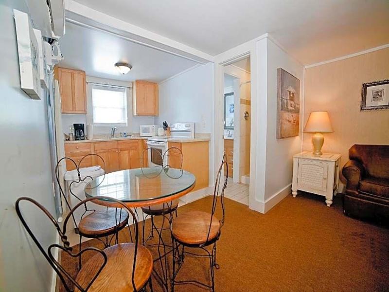 The Georgianne Inn Suites image