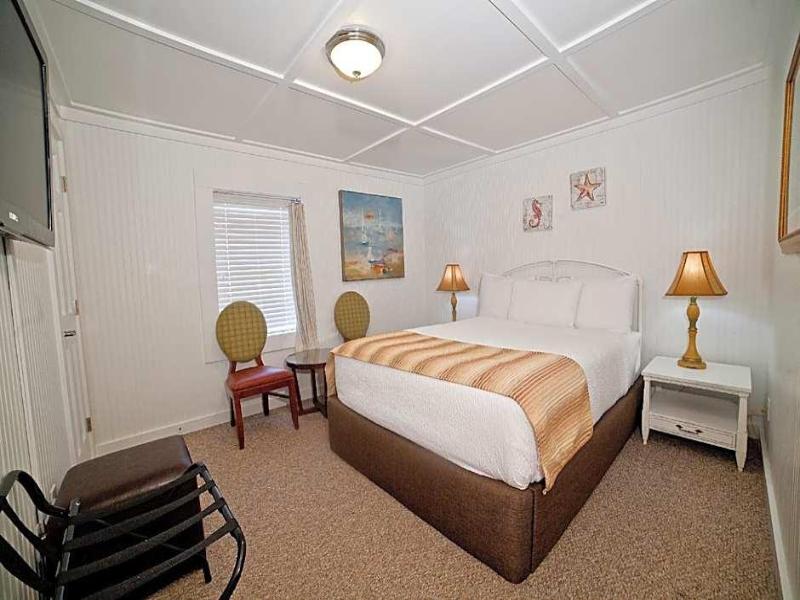 The Georgianne Inn Suites image