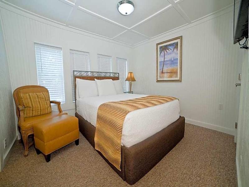The Georgianne Inn Suites image