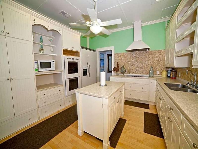 The Georgianne Inn Suites image