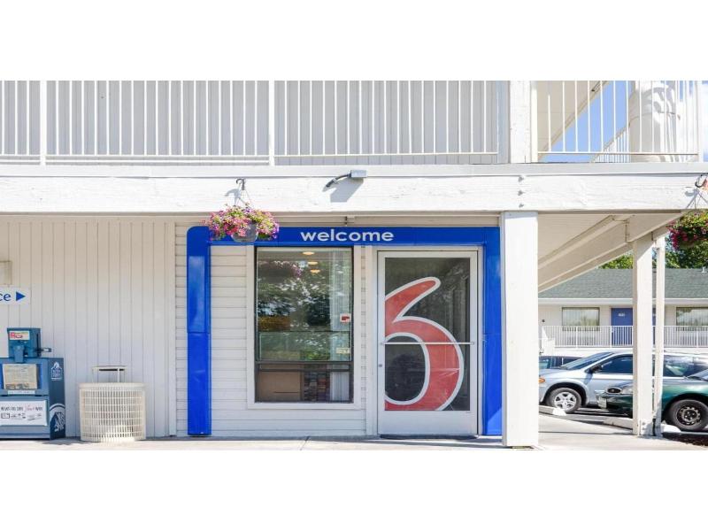 Motel 6 Tacoma, WA - South image