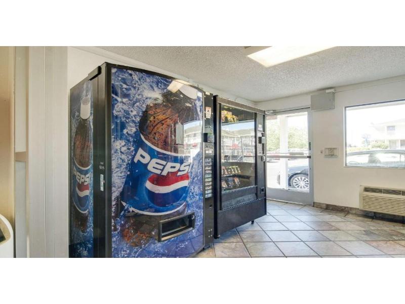 Motel 6 Tacoma, WA - South image