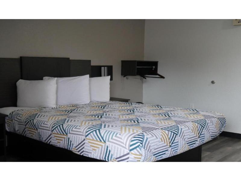 Motel 6 Tacoma, WA - South image