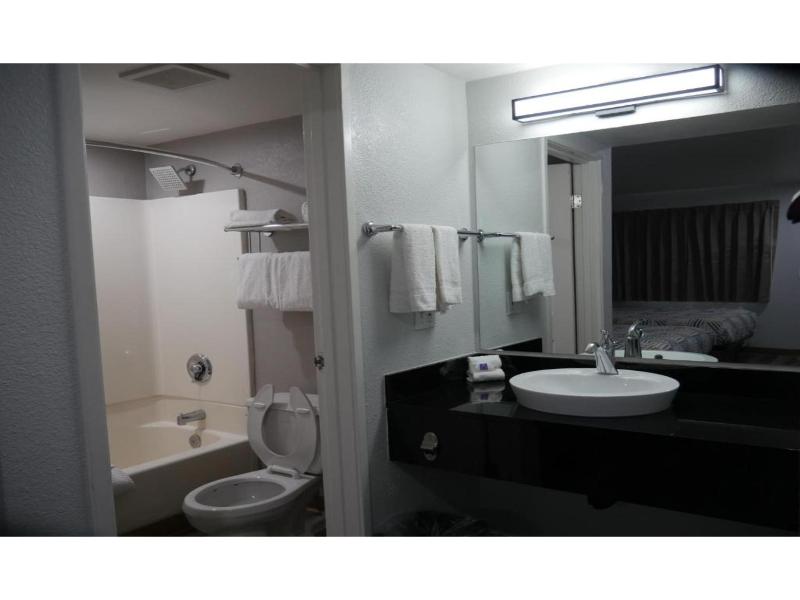 Motel 6 Tacoma, WA - South image