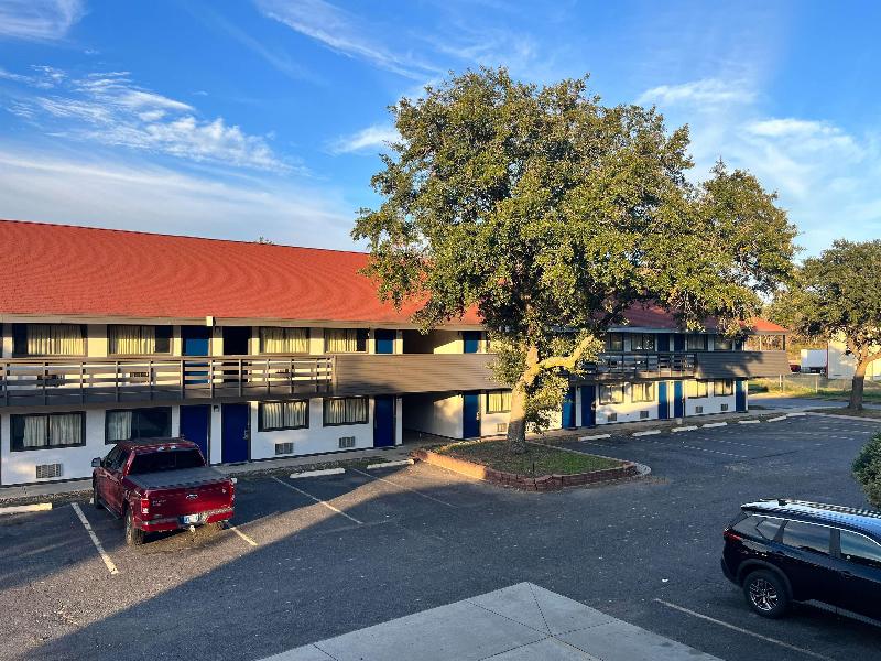 Red Roof Inn Shreveport image