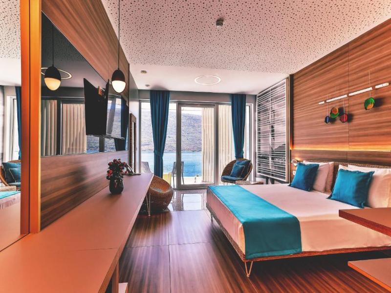 Carine Hotel Kumbor Superior 4* image