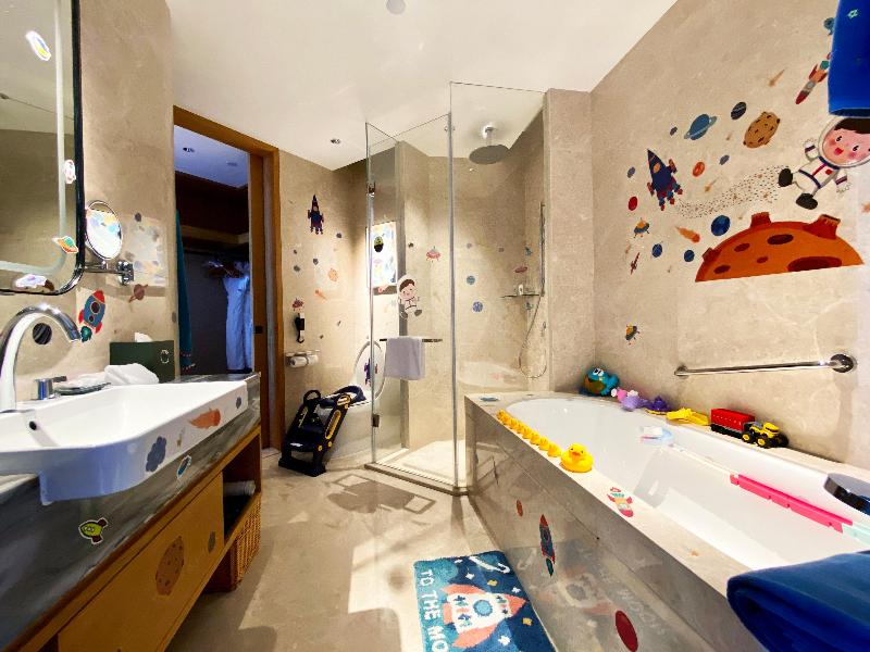 Crowne Plaza Huzhou image