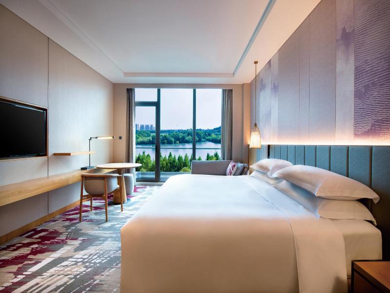 Crowne Plaza Huzhou image