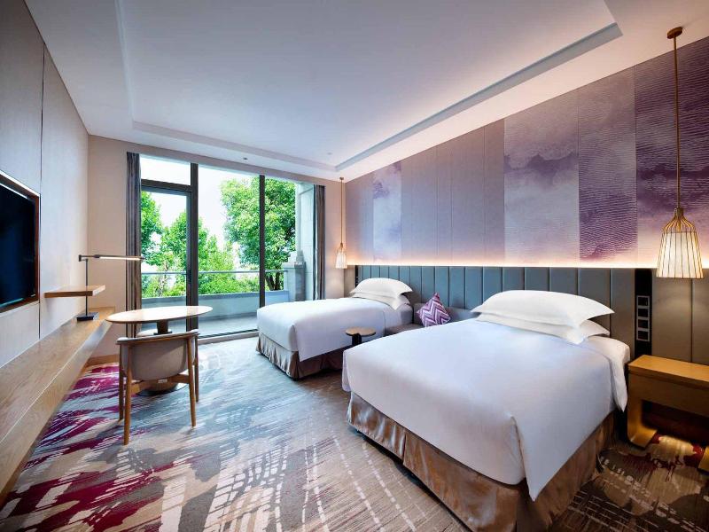 Crowne Plaza Huzhou image