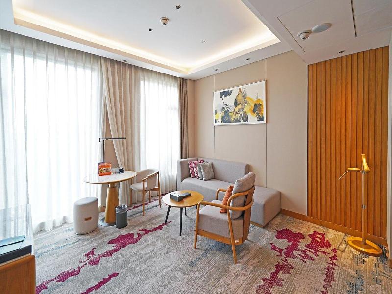 Crowne Plaza Huzhou image