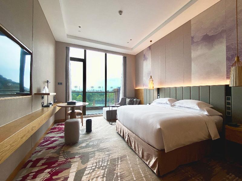 Crowne Plaza Huzhou image