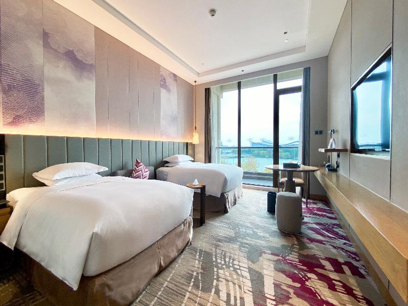 Crowne Plaza Huzhou image