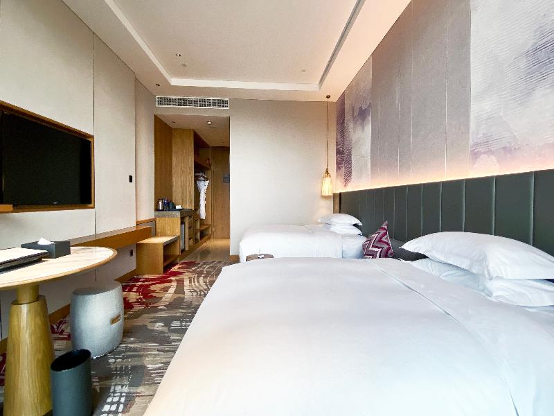 Crowne Plaza Huzhou image