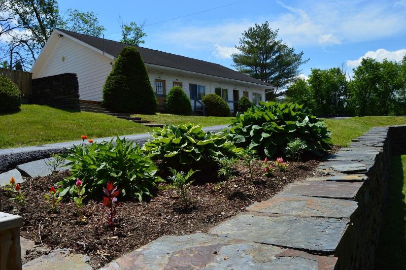 Hollow Inn And Motel image