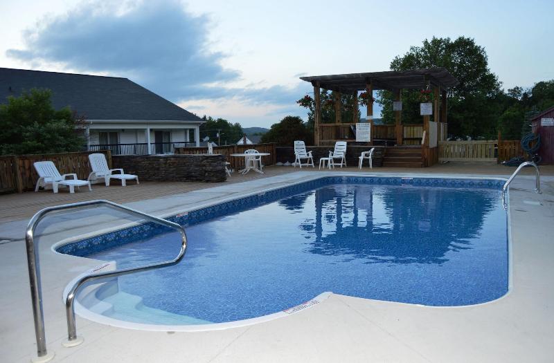 Hollow Inn And Motel image