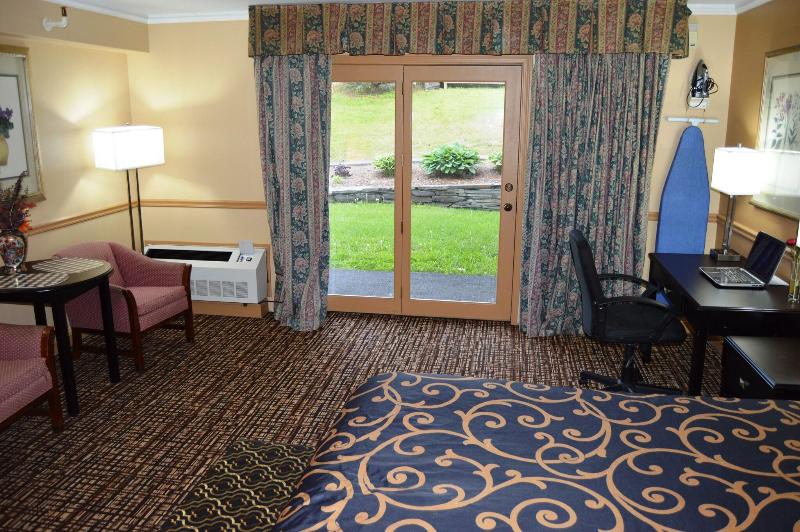 Hollow Inn And Motel image