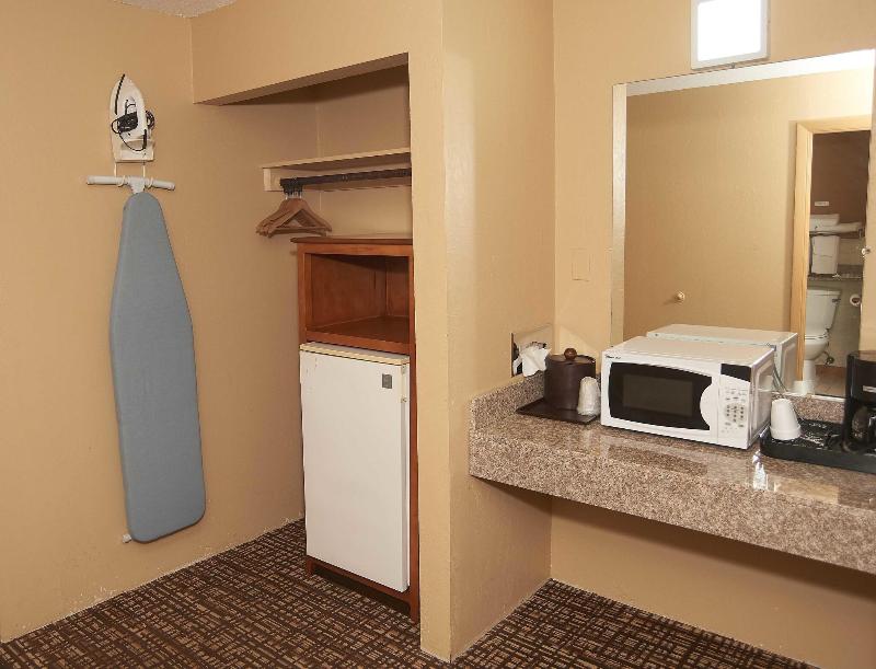Hollow Inn And Motel image