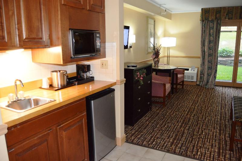 Hollow Inn And Motel image