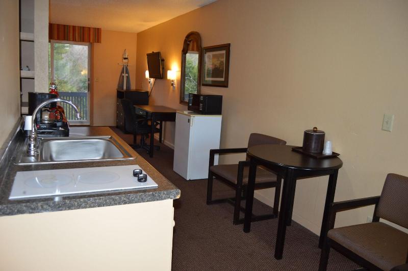 Hollow Inn And Motel image