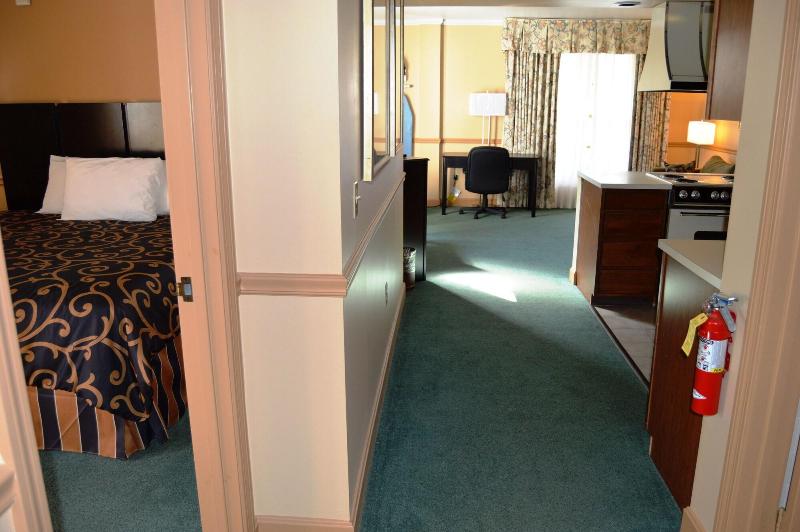 Hollow Inn And Motel image