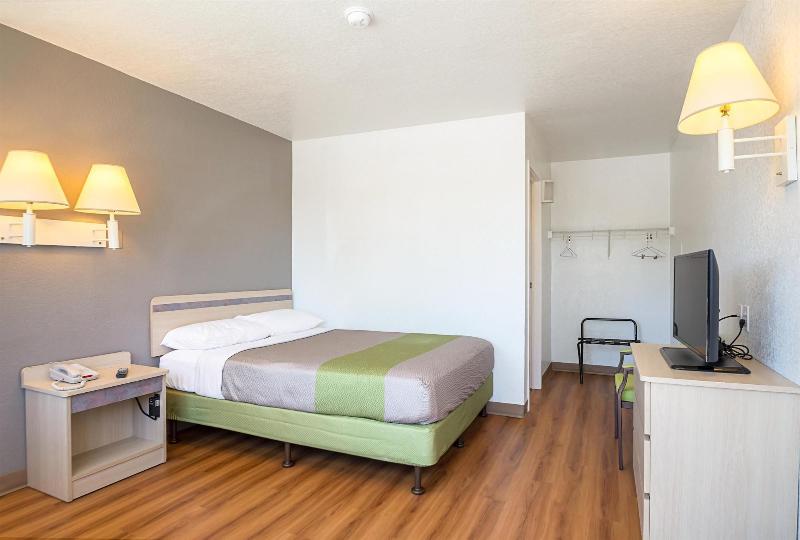 Motel 6 Pueblo I 25 image