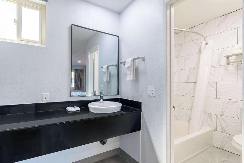 Motel 6 Willows image