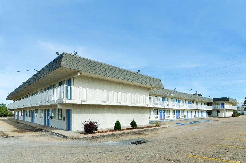 Motel 6 Topeka Northwest image
