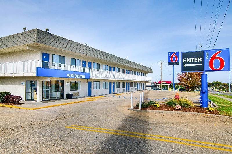 Motel 6 Topeka Northwest image