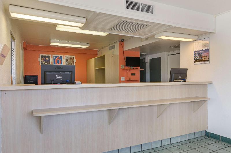 Motel 6 Topeka Northwest image